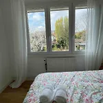 別荘 La Chambre Jaune Maison Avec Grande Terrasse Et Garage Prive リール