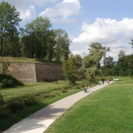 La Chambre Jaune Maison Avec Grande Terrasse Et Garage Prive Hébergement de vacances *