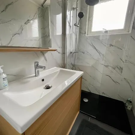 La Chambre Jaune Maison Avec Grande Terrasse Et Garage Prive *