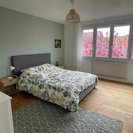 Сasa de vacaciones La Chambre Jaune Maison Avec Grande Terrasse Et Garage Prive Lila