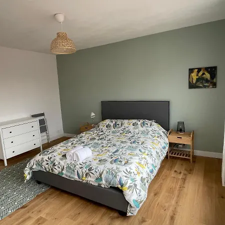 Casa de Férias La Chambre Jaune Maison Avec Grande Terrasse Et Garage Prive Lille